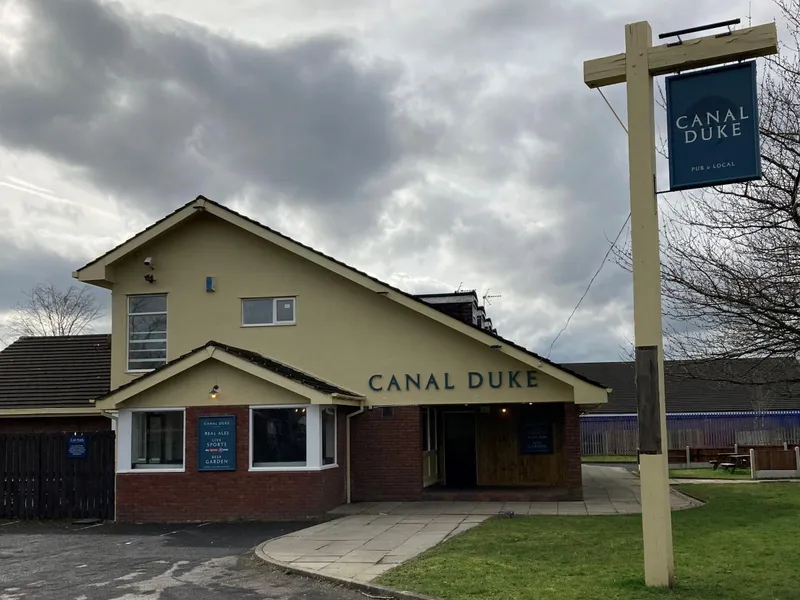 Outside The Canal Duke, Astley